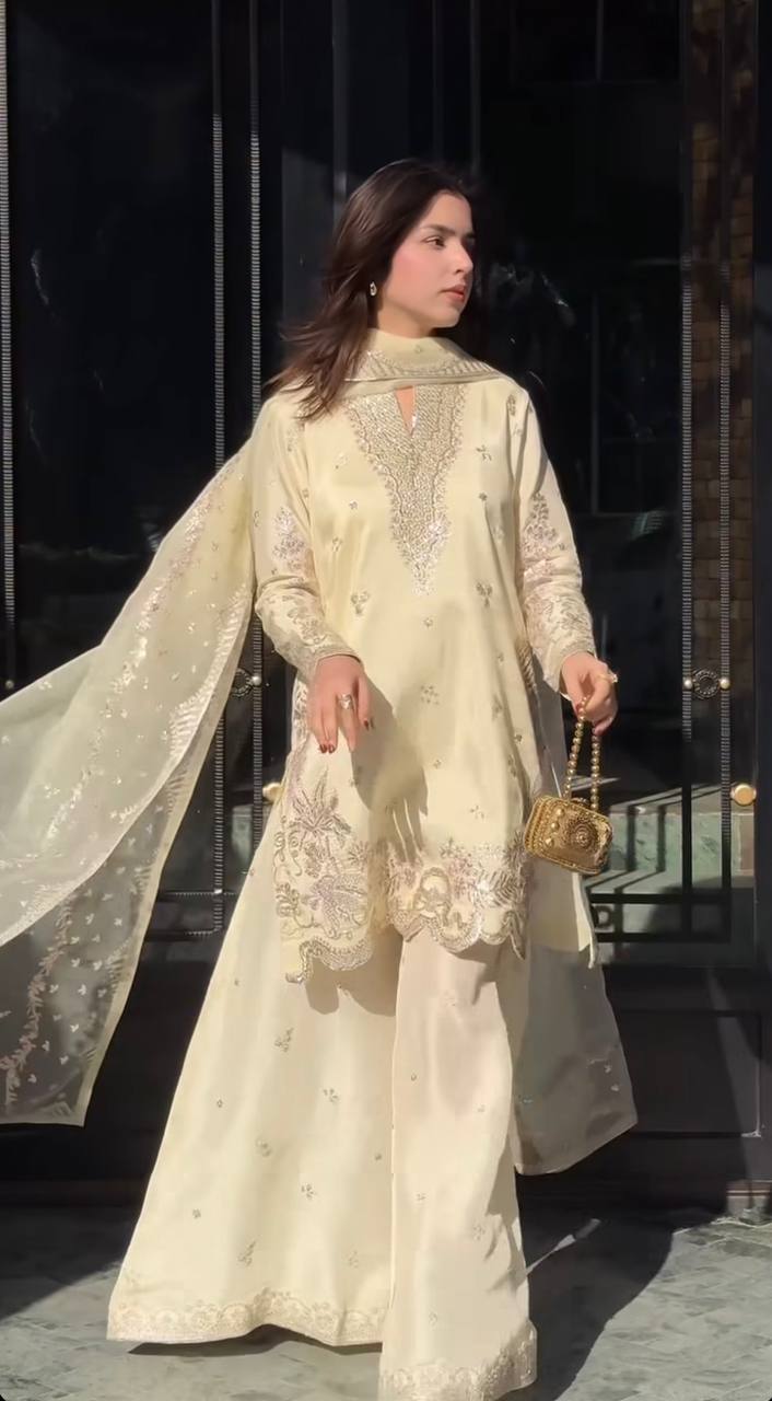 Luxe Pearl Silver Zari Silhouette